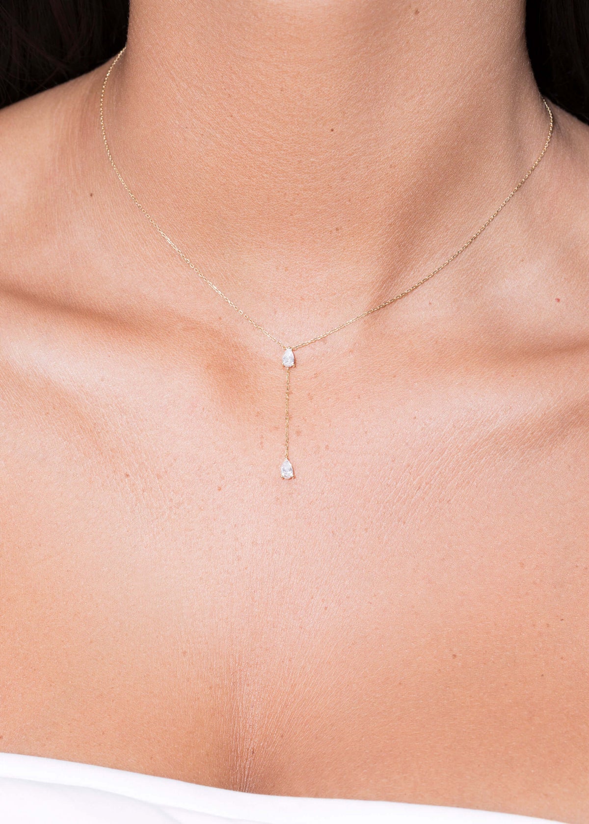 collar de 18k con dos diamantes enlazados Collares