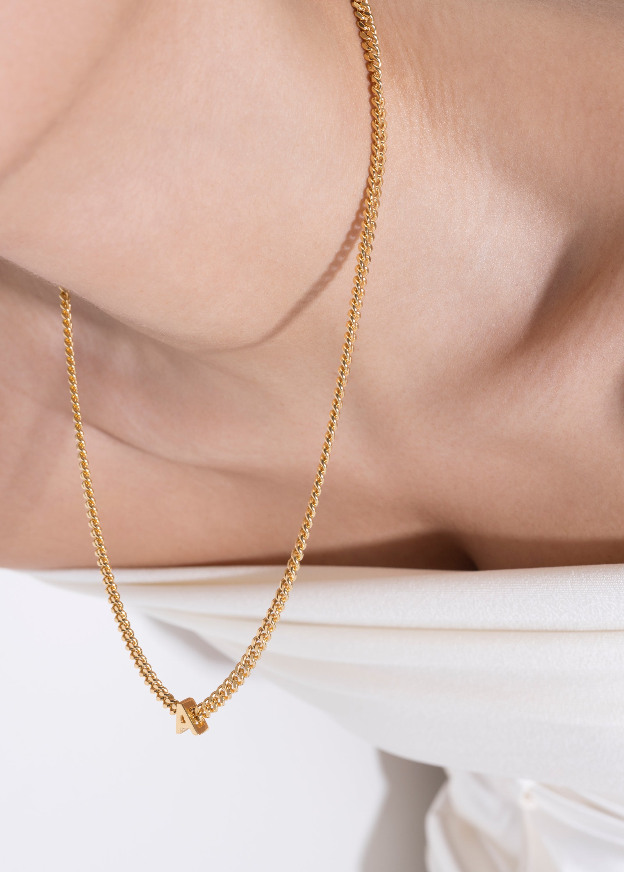alphabet collar con colgante A