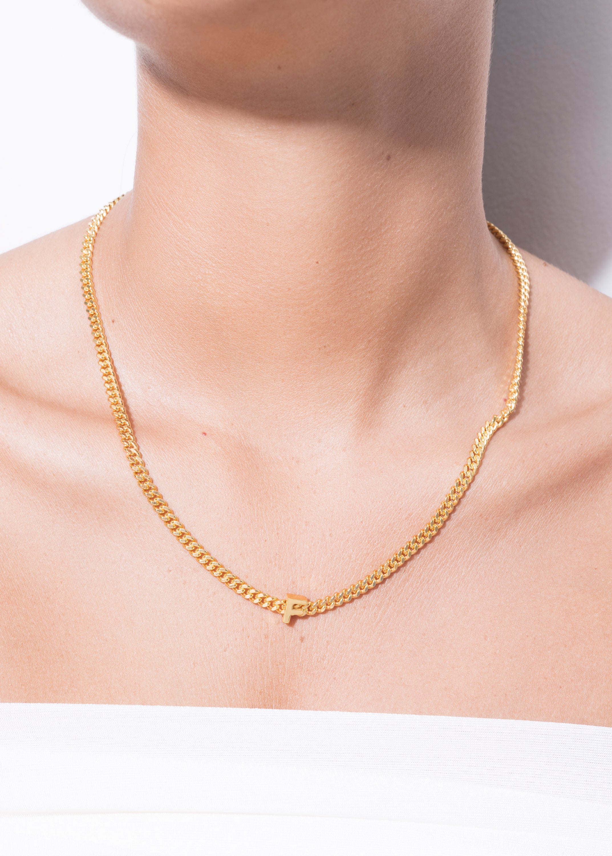 alphabet collar con colgante F