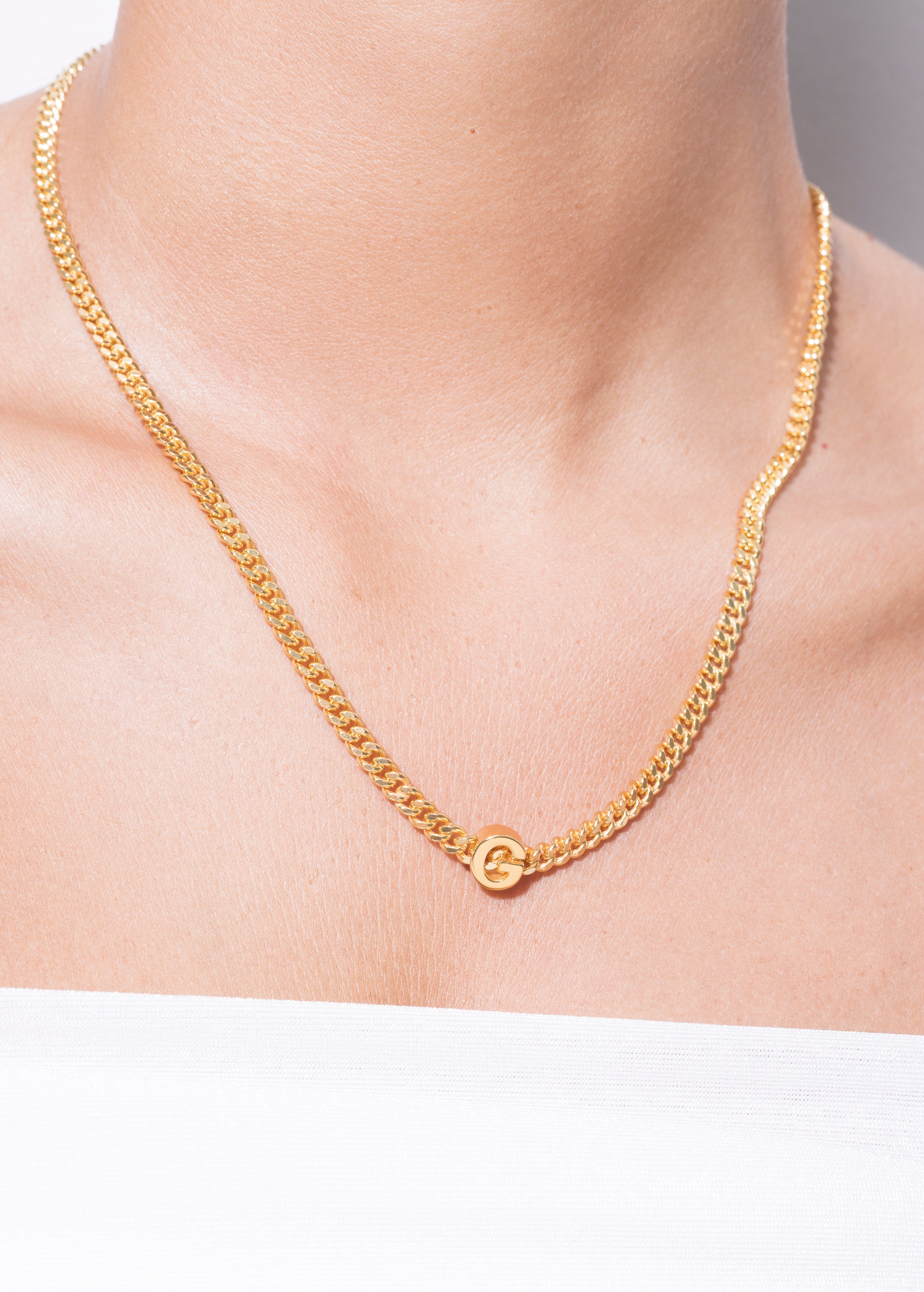 alphabet collar con colgante G
