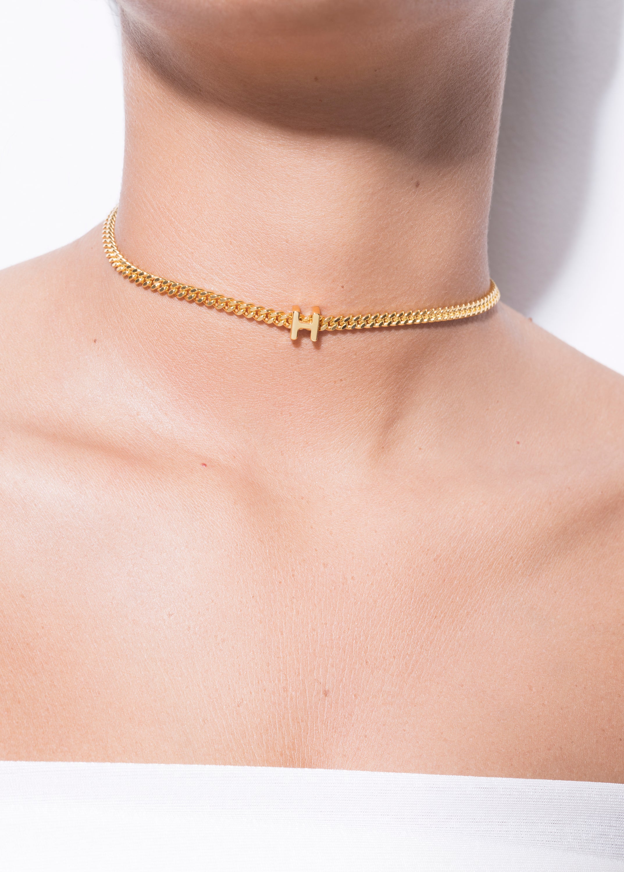alphabet collar con colgante H