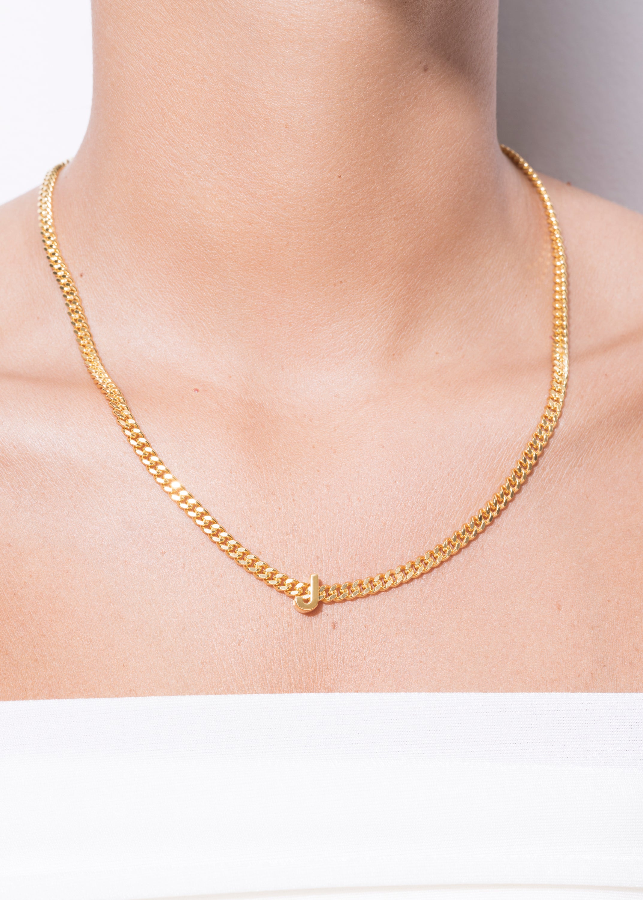 alphabet collar con colgante J