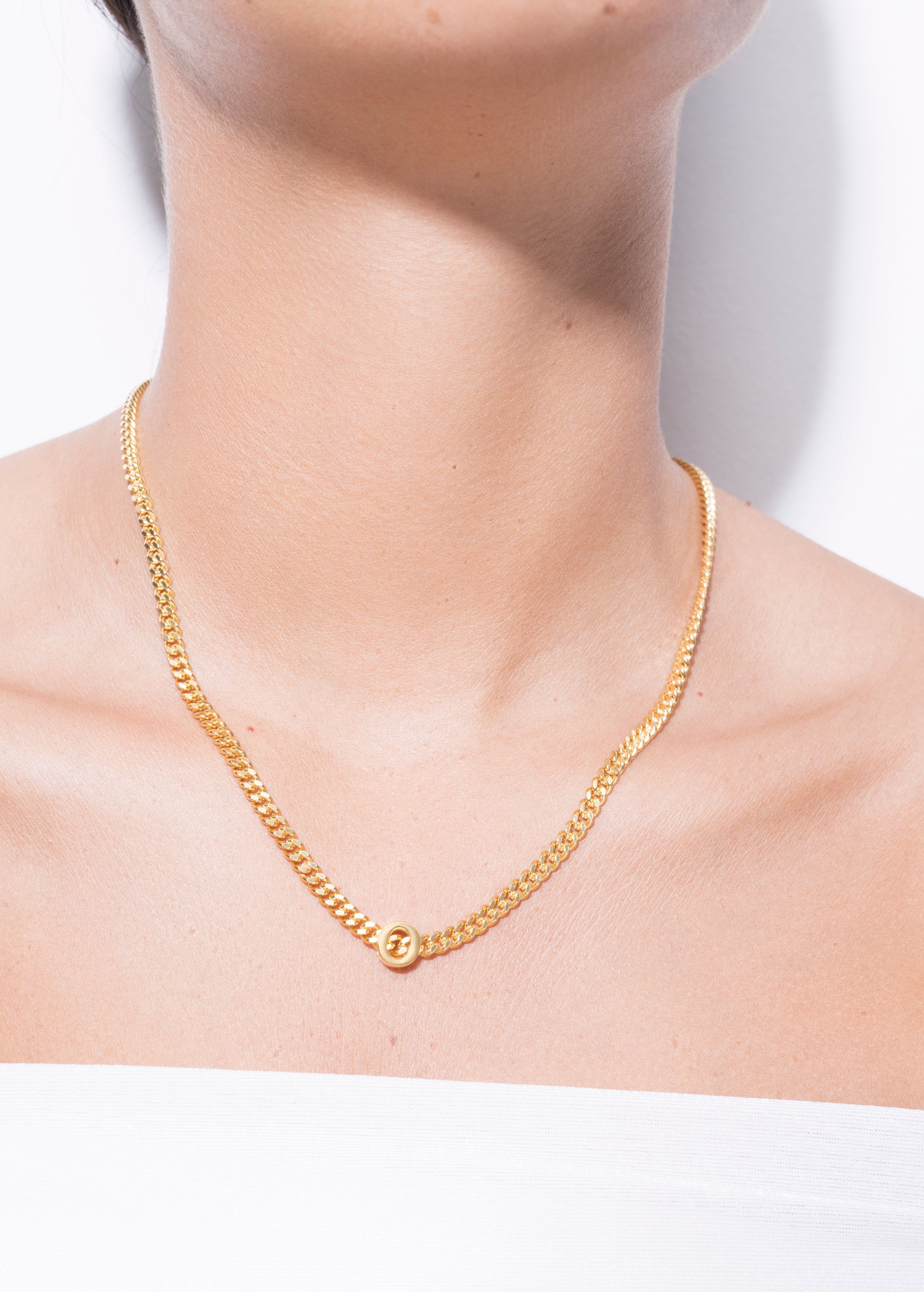 alphabet collar con colgante O