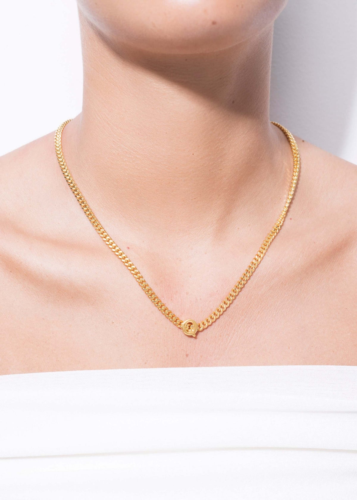 alphabet necklace with pendant Q Necklaces