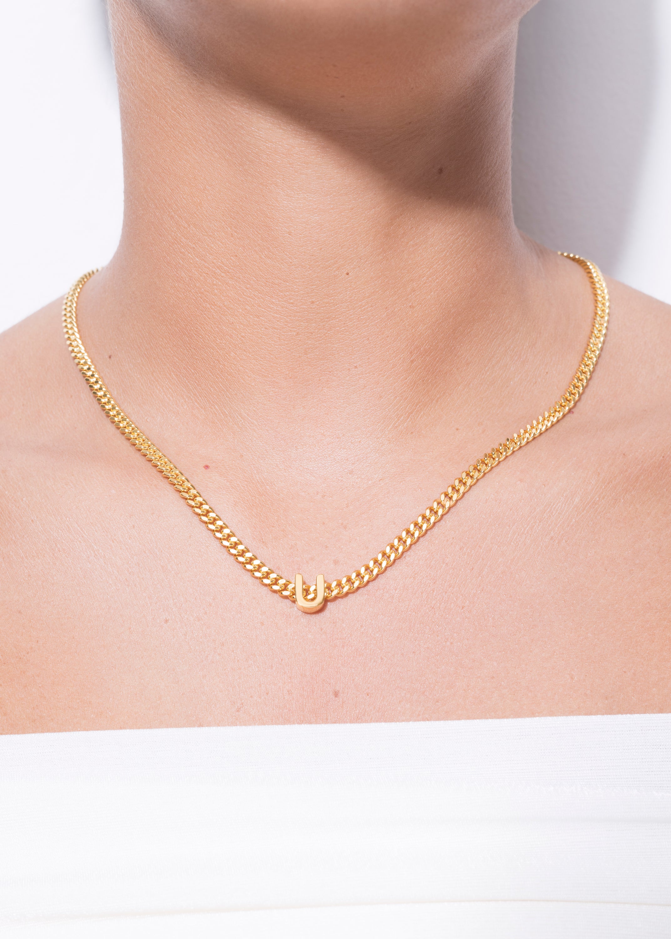 alphabet collar con colgante U