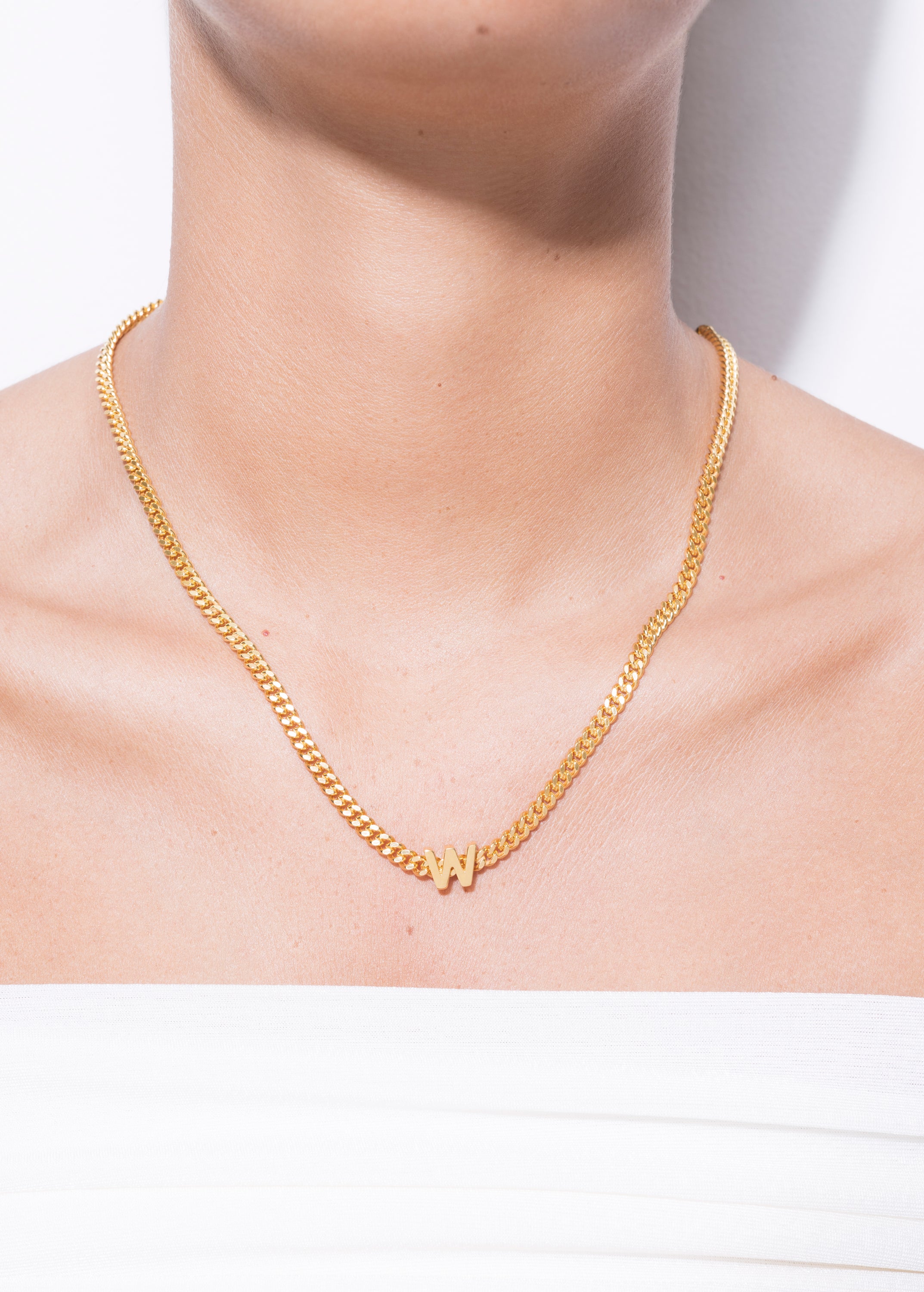 alphabet collar con colgante W
