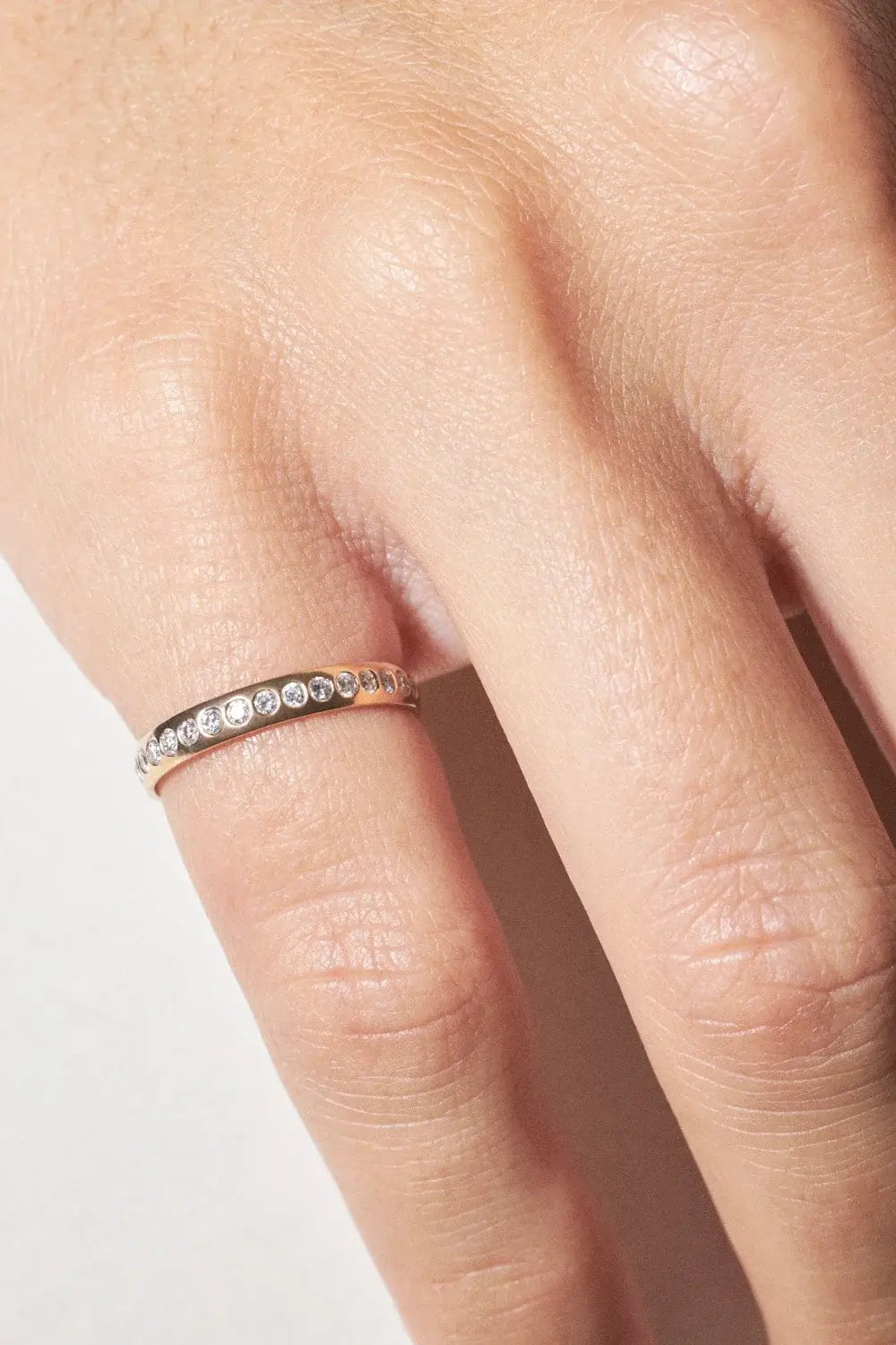 nosotros anillo de compromiso de múltiples diamantes de 18k