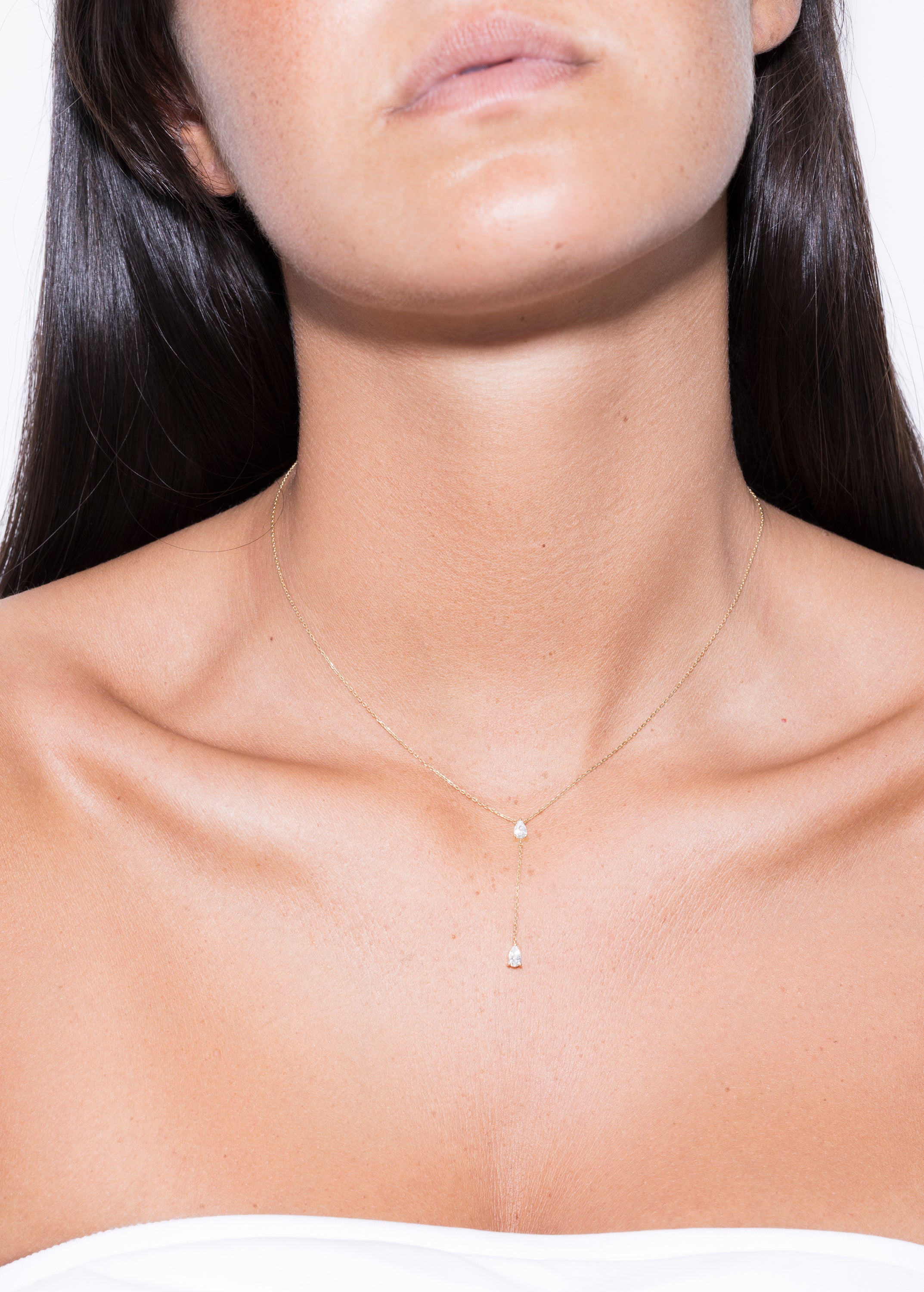 two diamond linked 18k collar