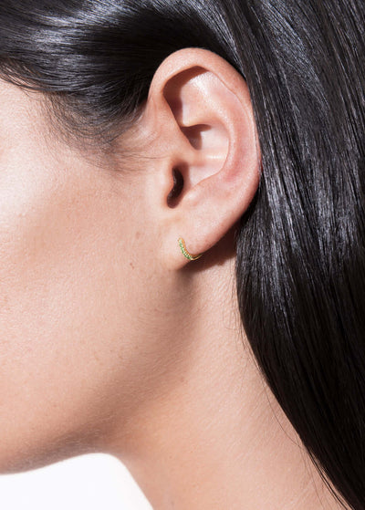 aros cate de 5 mm con esmeralda de 18k