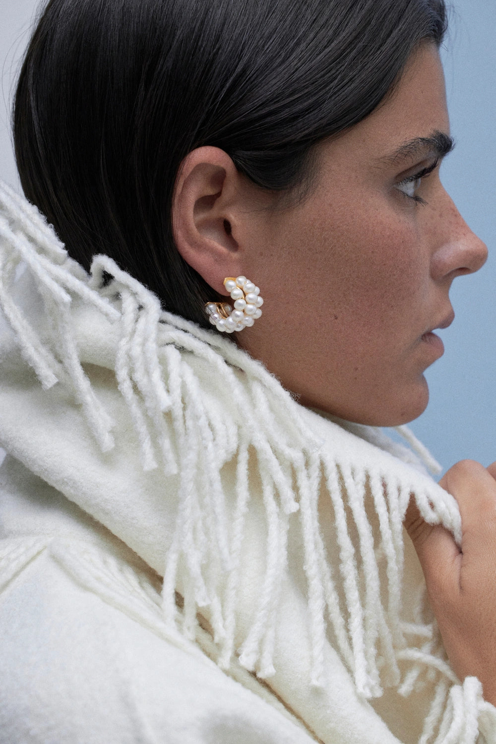 model wearing pearl filomena earrings