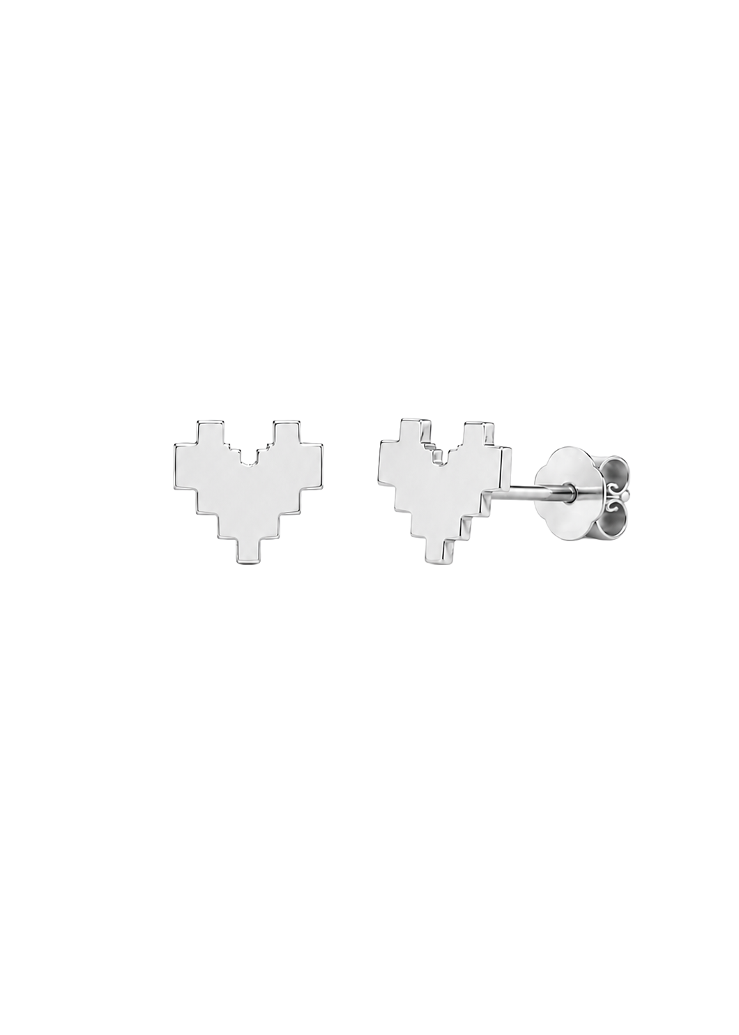 Pendientes de corazón pixelado de plata sobre fondo blanco