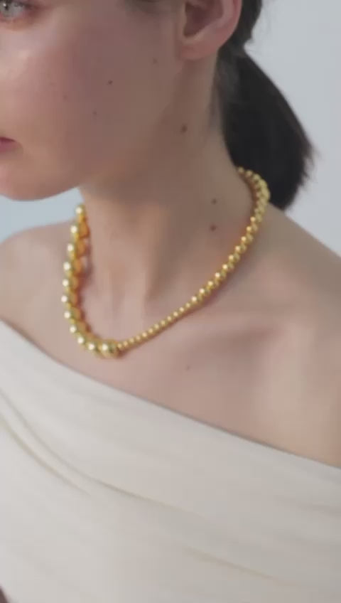 video of model wearing jackie necklace in gold