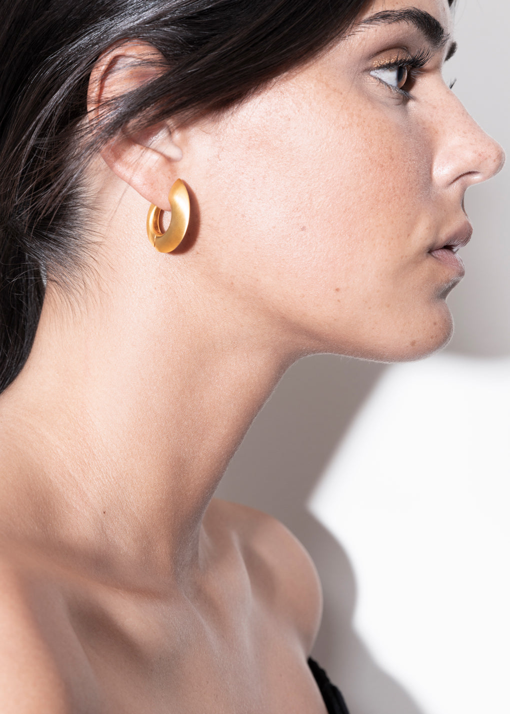 model wearing sarah earrings in gold