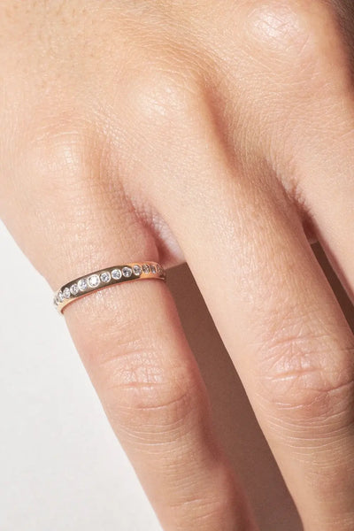 nosotros anillo de compromiso de múltiples diamantes de 18k
